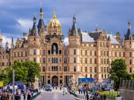 Das Bundesland Mecklenburg-Vorpommern möchte sich von US-Tech-Konzernen wie Microsoft stärker unabhängig machen.  - Foto: Jens Büttner/dpa