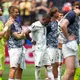 Wie es für Kapitän Alaba (M) weitergeht, ist offen. - Bild: Georg Hochmuth/APA/dpa