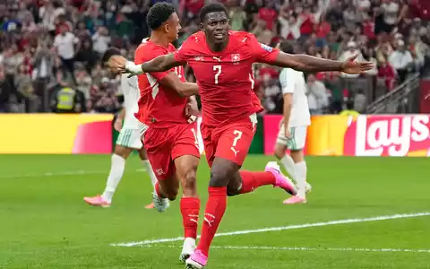 Die Schweiz durfte früh dank Embolo jubeln. - Foto: Lindsey Wasson/AP/dpa