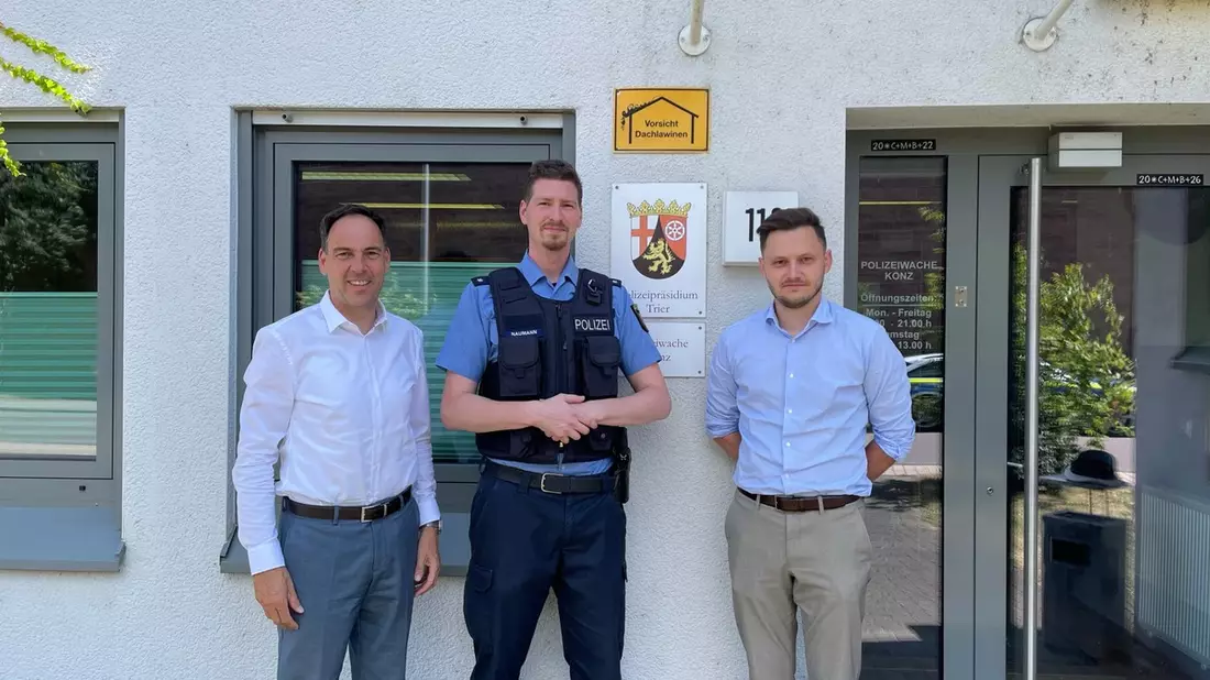 POL-PDTR: Bürgermeister und Erster Beigeordneter der VG Konz besuchen die Polizeiwache Konz zur Vorstellung des neuen Bezirksbeamten - Bild: presseportal.de