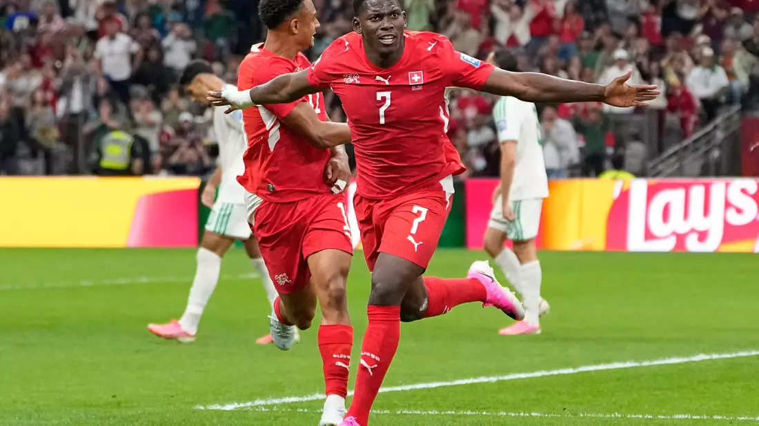 Die Schweiz durfte früh dank Embolo jubeln. - Bild: Lindsey Wasson/AP/dpa