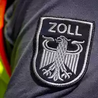 Am Flughafen BER hat der Zoll einen Reisenden mit 16 Kilogramm Ketamin im Gepäck erwischt. (Foto: Archiv) - Foto: Soeren Stache/dpa