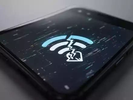 Ein Smartphone-Bildschirm zeigt ein unterbrochenes WLAN-Symbol, das Konnektivitätsprobleme nach einem Software-Update veranschaulicht. - Foto: über boerse-global.de