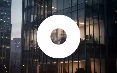 Eine abstrakte, atmosphärische Szene eines Finanzviertels bei Dämmerung, die eine ruhige, nachdenkliche Stimmung vermittelt. - Foto: über boerse-global.de