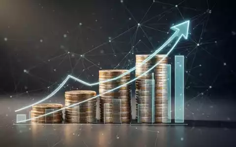 Gestapelte Münzen und ein steigender Pfeil auf einem Diagramm, symbolisieren finanzielles Wachstum und passive Einkommensstrategien. - Foto: über boerse-global.de