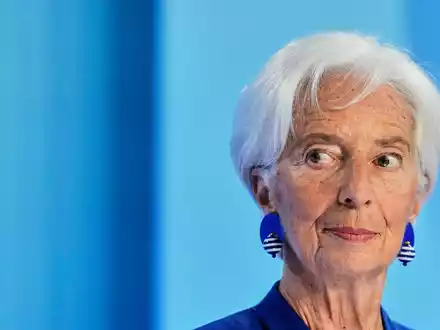 Die Amtszeit von EZB-Präsidentin Lagarde läuft bis Oktober 2027. (Archivbild) - Foto: Michael Probst/AP/dpa