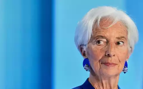 Die Amtszeit von EZB-Präsidentin Lagarde läuft bis Oktober 2027. (Archivbild) - Foto: Michael Probst/AP/dpa