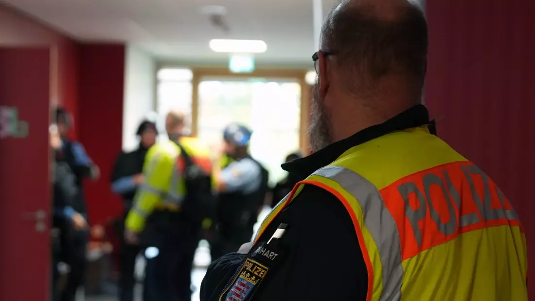 POL-DA: Reichelsheim: Polizei nutzt die Ferien für eine Übung an der Georg-August-Zinn-Schule - Bild: presseportal.de