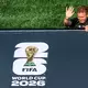 Und servus: Julian Nagelsmann winkt bei seinem letzten Länderspiel gegen Paraguay hinter der deutschen Bank. (Archivbild) - Bild: Jan Woitas/dpa