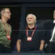 DFB-Präsident Bernd Neuendorf (r) hat schnell gehandelt. Neben ihm Sportdirektor Rudi Völler und Gesdchäftsführer Andreas Rettig, der auch gehen wird. (Archivild)  - Bild: Christian Charisius/dpa
