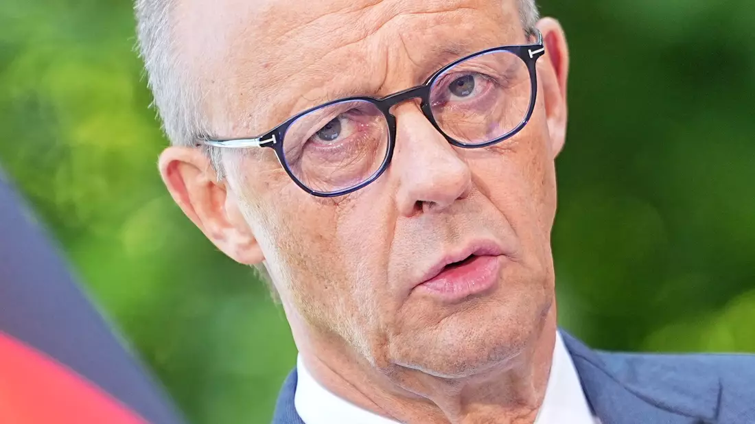 Kanzler Merz: «Sie müssen nicht am ersten Tag in die Arztpraxis.»  - Bild: Michael Kappeler/dpa