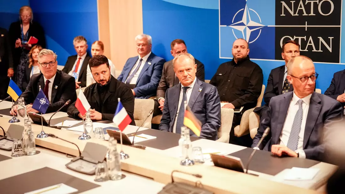 Beim Nato-Gipfel im vergangenen Jahr bekam der ukrainische Präsident Wolodymyr Selenskyj nur nationale Unterstützungszusagen - aber keine des Bündnisses. Das soll in Ankara nun anders werden. (Archivbild) - Bild: Kay Nietfeld/dpa