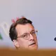 NRW-Ministerpräsident Hendrik Wüst (CDU) findet das Paket gut, hat aber eine kritische Anmerkung. - Bild: Rolf Vennenbernd/dpa