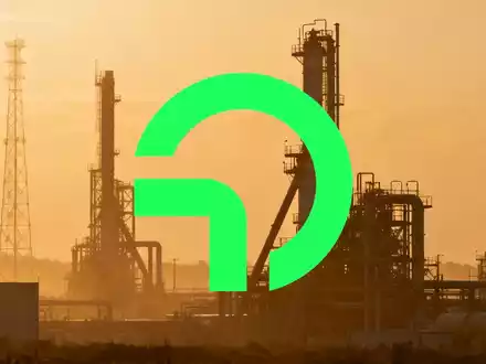 Abstrakte Darstellung des Energiesektors mit warmer, dunstiger Sommerbeleuchtung, die eine herausfordernde Marktstimmung andeutet. - Foto: über boerse-global.de