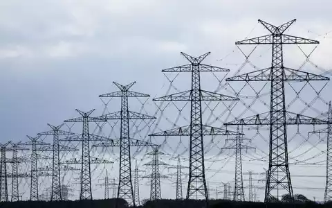 Der Bund ist jetzt Miteigentümer des Übertragungsnetzbetreibes Tennet. (Symbolbild) - Foto: Christian Charisius/dpa