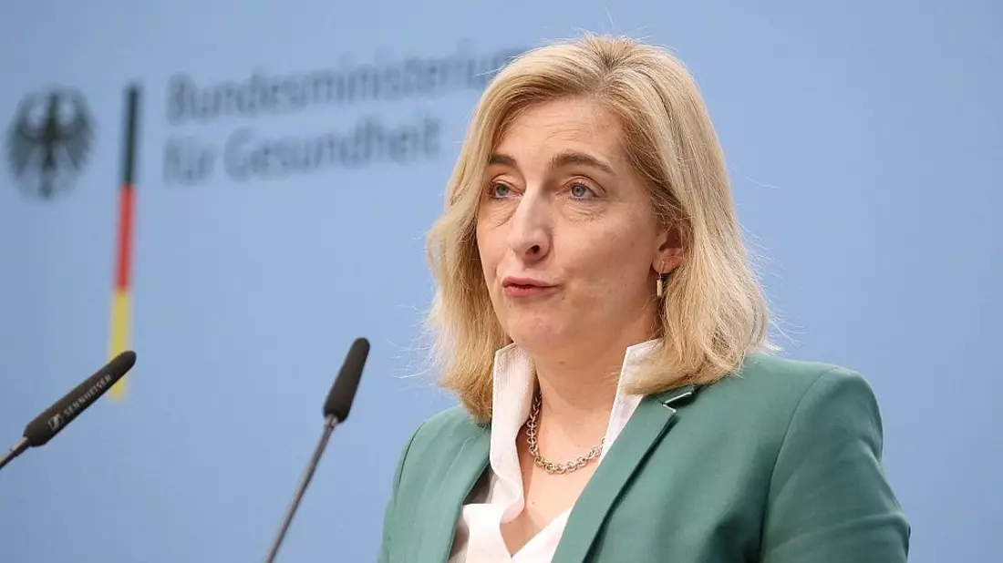 Warken plant Krisenhotline in Suizidpräventionsgesetz