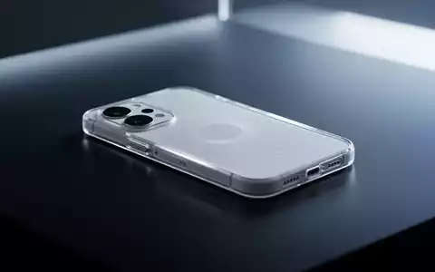 Weißes Nothing Phone (1) mit transparentem Rückseitendesign auf reflektierender dunkler Oberfläche, sanftes blau-weißes Licht. - Foto: über boerse-global.de