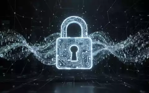 Glühendes digitales Schloss-Symbol umgeben von fließendem Binärcode vor dunklem High-Tech-Hintergrund, symbolisiert eine Cybersicherheitslücke. - Foto: über boerse-global.de