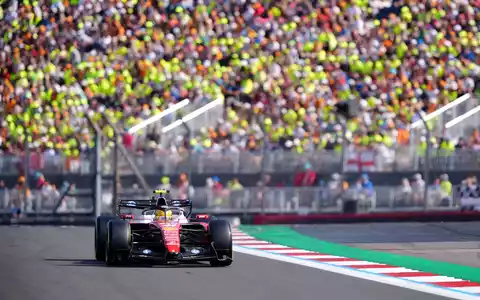 Lewis Hamilton gibt in Silverstone den Ton an. - Foto: David Davies/PA Wire/dpa