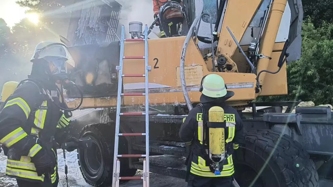 FFW Bergen: Brennender Bagger in Eversen - Bild: presseportal.de