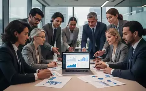 Eine Gruppe internationaler Geschäftsleute bespricht Finanzdokumente und Diagramme auf einem Laptop in einem modernen Büro. - Foto: über boerse-global.de