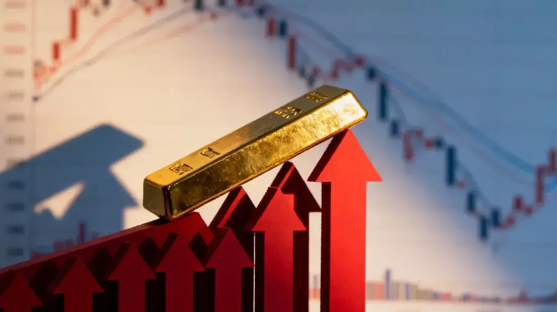Oro avanza 1,05% en la semana a $4.180 por empleo débil y Fed moderada