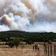 Ein Waldbrand im Nordosten Spaniens hat bisher fast 1.300 Hektar zerstört. - Bild: Glòria Sánchez/EUROPA PRESS/dpa