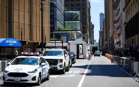 Die Polizei riegelte den Madison Square Garden ab. - Foto: Tom Weller/dpa