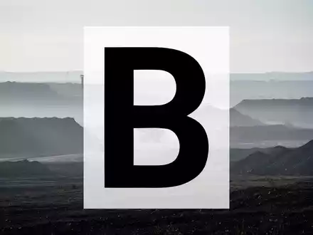 Eine abstrakte, atmosphärische Szene, die den Bergbausektor darstellt, mit sanftem Licht über einer unberührten Landschaft, die Frieden und Entschlossenheit suggeriert. - Foto: über boerse-global.de