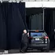 Große Zelte waren für den Sichtschutz aufgebaut worden.  - Bild: Charles Sykes/Invision/AP/dpa