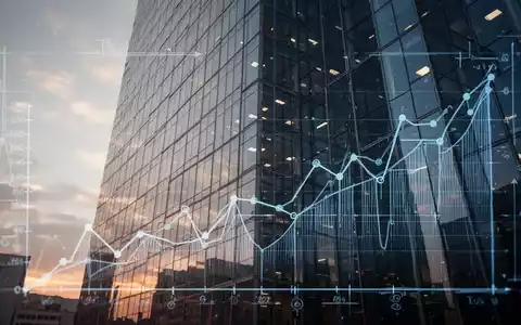 Eine moderne Bürofassade, überlagert mit stilisierten Bauplänen und Finanzgrafiken, die Immobilieninvestitionen und Steueränderungen darstellen. - Foto: über boerse-global.de