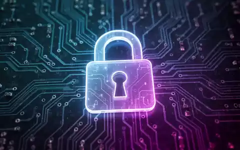 Leuchtendes Vorhängeschloss-Symbol auf digitaler Leiterplatte, Symbol für Cybersicherheit und Schutz vor Malware und Spyware. - Foto: über boerse-global.de