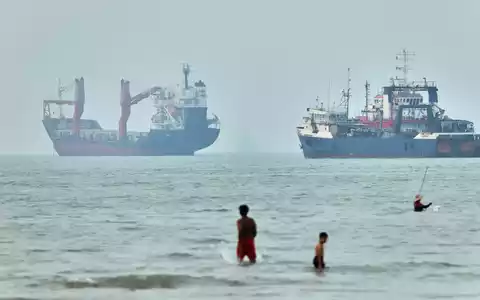Frankreich und Großbritannien arbeiten mit dem Oman an einer Absicherung der Schifffahrt durch die Straße von Hormus (Archivbild). - Foto: Amirhosein Khorgooi/ISNA/AP/dpa