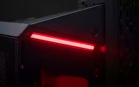 Nahaufnahme einer dunklen, modernen Spielkonsole mit glühender roter LED-Leiste, die einen kritischen Hardwarefehler anzeigt. - Foto: über boerse-global.de