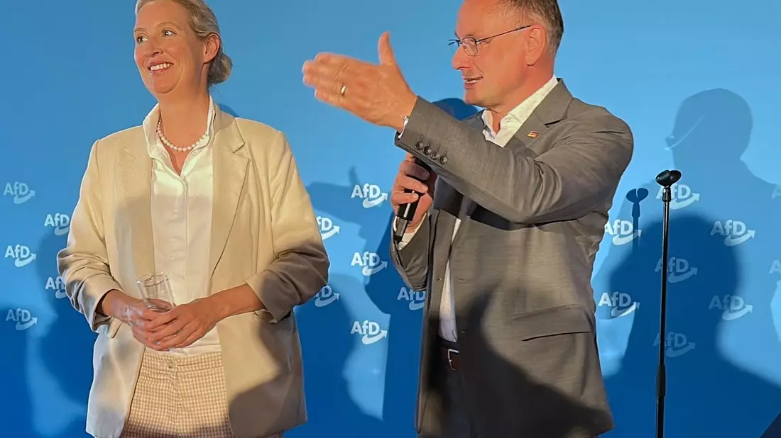Die AfD-Chefs Alice Weidel und Tino Chrupalla äußern am Vorabend die Hoffnung, dass es nicht zu Gewalt rund um den Parteitag kommt.  - Bild: Jörg Ratzsch/dpa