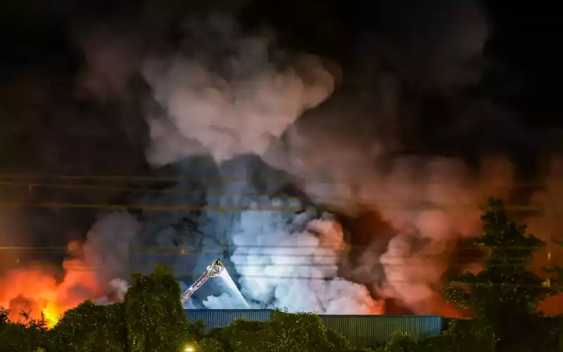 Für die Stuttgarter Feuerwehr ist es einer der größten Einsätze seit Jahren. (Symbolbild) - Foto: Christoph Schmidt/dpa