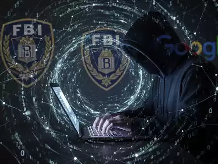 Eine Person im Kapuzenpullover tippt auf einem Laptop, umgeben von digitalem Code und Netzwerklinien, mit Andeutungen des FBI und Google. - Foto: über boerse-global.de