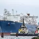 Der Iran-Konflikt hat sich auf den LNG-Lieferbetrieb nach Rügen ausgewirkt, sagt der dortige Terminalbetreiber. - Bild: Stefan Sauer/dpa