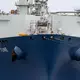 Zusätzlich zu dem vorhandenen Terminalschiff soll in Zukunft noch ein zweites an Rügens Küste stationiert werden. - Bild: Stefan Sauer/dpa