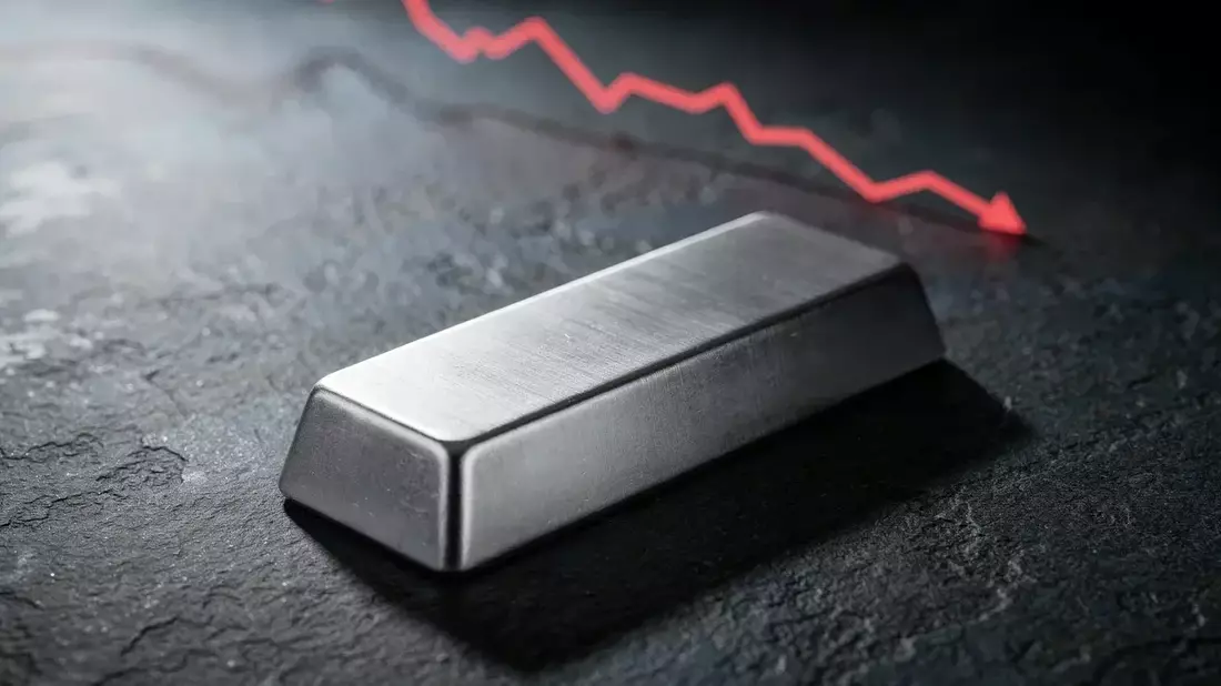 Silver Reverses June Selloff After US Jobs Miss, Eyes $60+