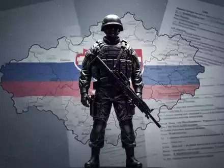 Eine metallische Silhouette eines Soldaten vor einer stilisierten Karte der Slowakei und einem abstrakten Rechtsdokument. - Foto: über boerse-global.de
