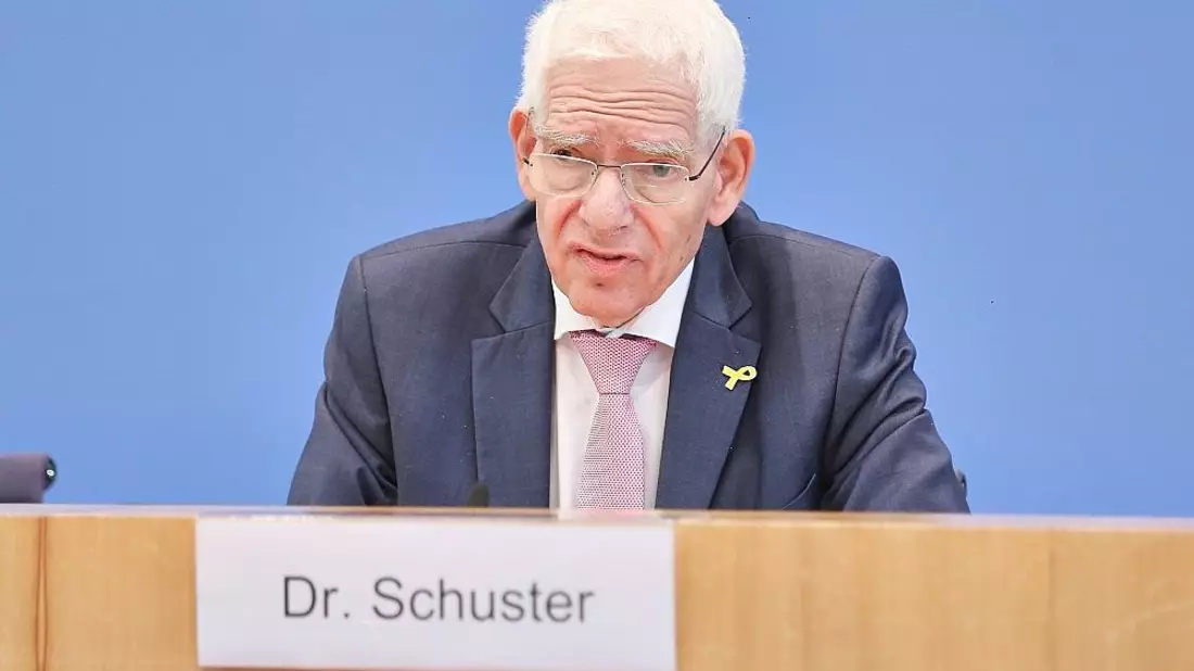 Zentralratspräsident Schuster skeptisch bei AfD-Verbot