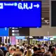 Im Sommer-Hochbetrieb sorgt das neue EU-Grenzverfahren für zusätzliche Wartezeiten am Flughafen. (Symbolbild) - Bild: Andreas Arnold/dpa