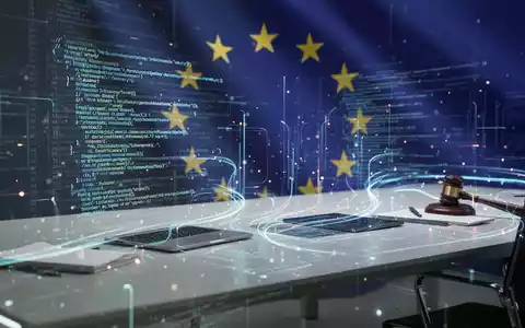 Digitale Compliance-Linien und Datenfluss über futuristischem Schreibtisch mit dezentem EU-Flaggenmotiv im Hintergrund, das KI-Regulierung darstellt. - Foto: über boerse-global.de