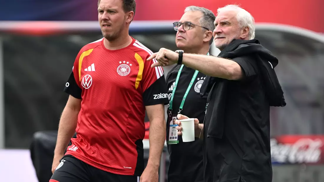 Rudi Völler war in der sportlichen Leitung mit Julian Nagelsmann eng verbandelt. (Archivbild)  - Bild: Federico Gambarini/dpa