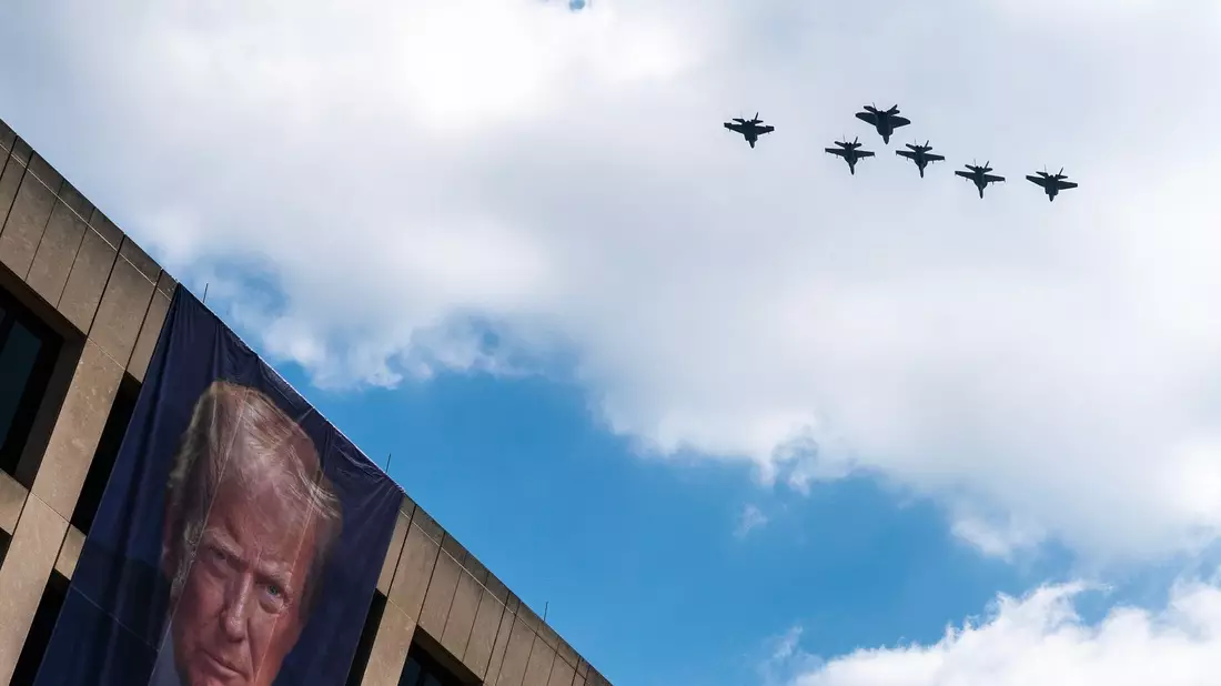 In Washington wird am Samstag gefeiert - auch mit Militär. - Bild: Nathan Howard/AP/dpa