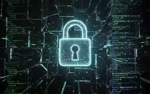 Ein stilisiertes, leuchtendes Vorhängeschloss-Symbol über einer fragmentierten digitalen Oberfläche mit Codezeilen und Datenflüssen. - Foto: über boerse-global.de