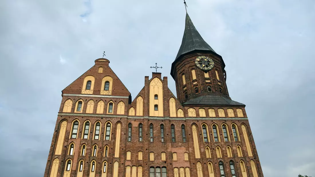 Der Königsberger Dom ist bis heute das Wahrzeichen der Stadt, die sich seit 80 Jahren Kaliningrad nennt. (Archivbild) - Bild: picture alliance / dpa