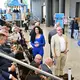 Viele AfD-Delegierte sind bereits am Tagungsort auf der Messe Erfurt angekommen.  - Bild: Martin Schutt/dpa