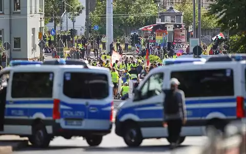 Demo vor AfD-Parteitag am 04.07.2026 - Foto: via dts Nachrichtenagentur